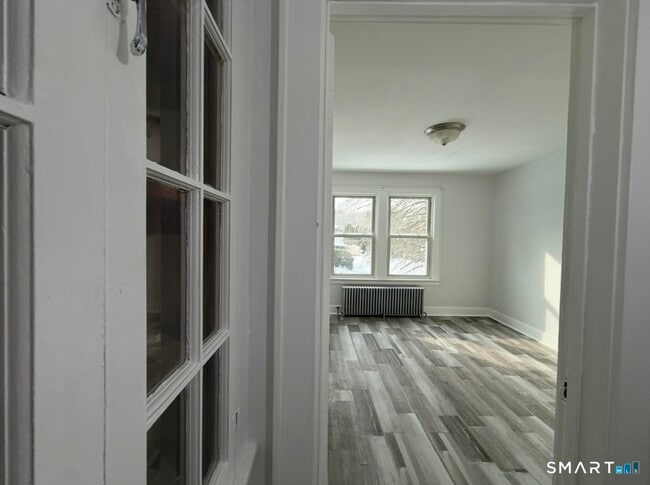 Building Photo - 8 Garden St