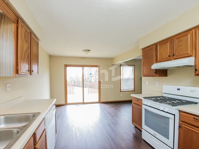 Building Photo - 10173 Hawks Pointe Trl