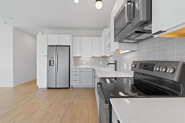 Foto del edificio - 100 Mockingbird Ln W