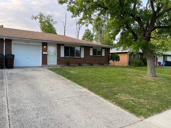 Building Photo - 3145 Silver Rock Ave
