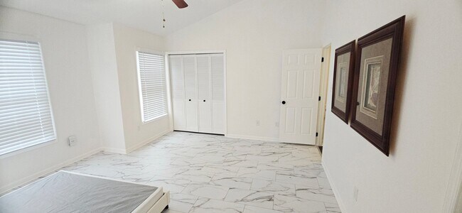 Foto del edificio - 8 Highlands Ct