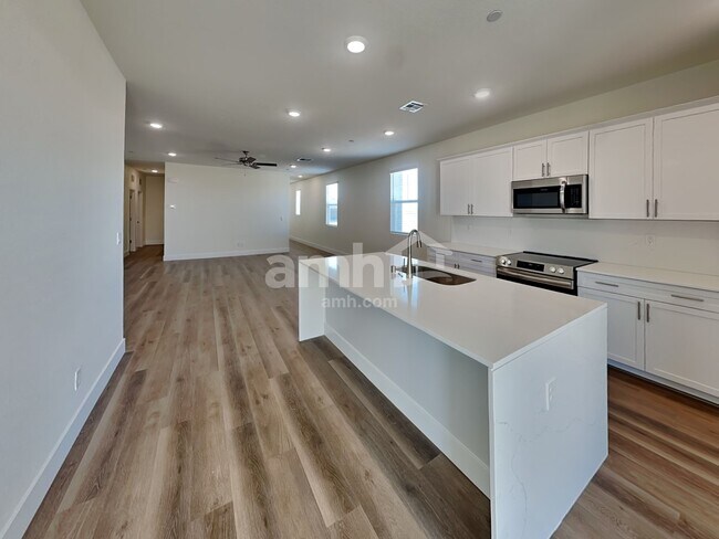 Foto del edificio - 494 Silverbell Fls Pl