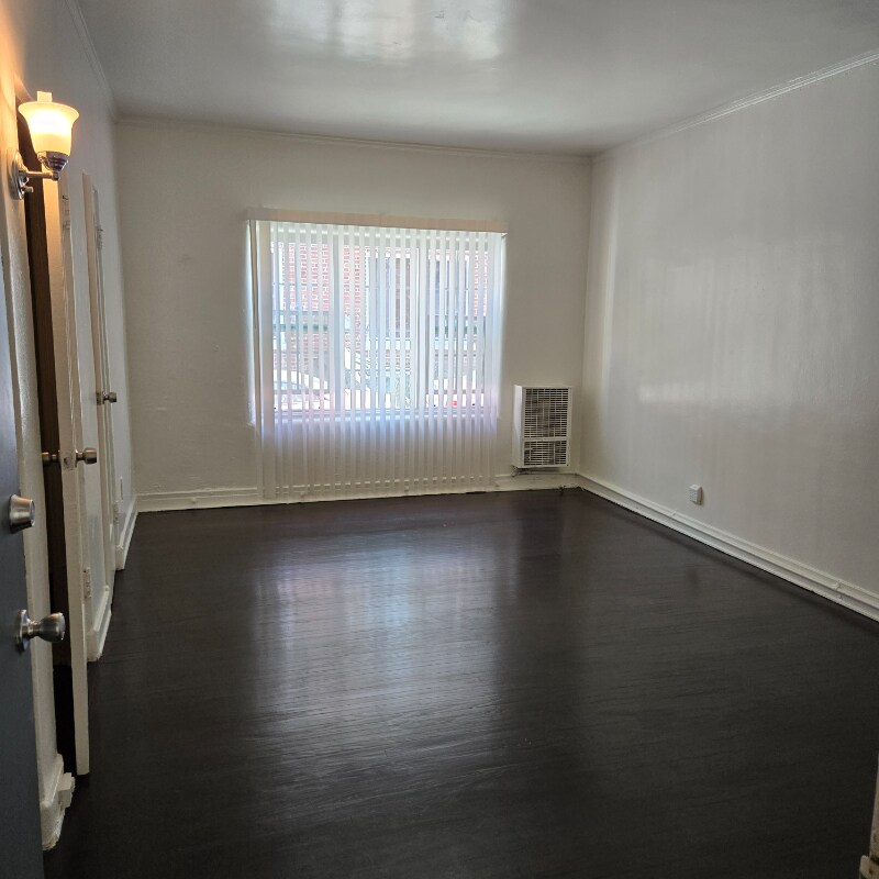Foto principal - 636 N Plymouth Blvd