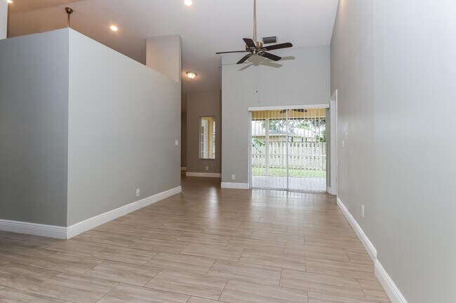 Building Photo - 14026 Paddock Dr