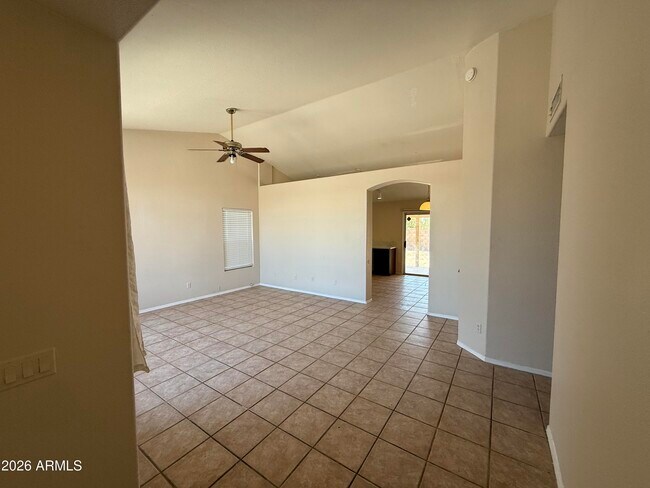 Foto del edificio - 1413 W Orchid Ln
