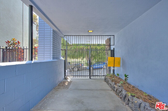 Building Photo - 4415 Don Tomaso Dr