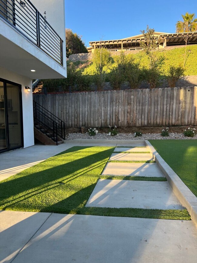 Building Photo - Stunning newly built, modern 1 bedroom, 1 ...