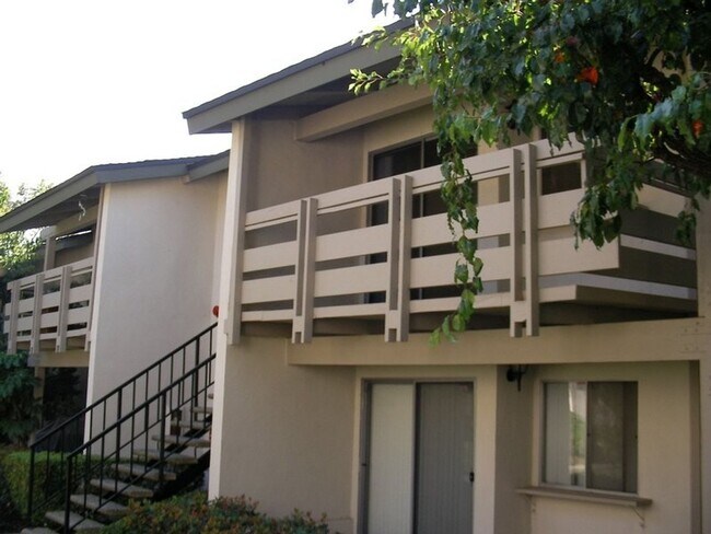 Foto del edificio - 23732 Hillhurst Dr
