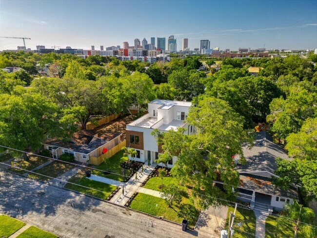 Foto del edificio - 412 W Amelia Ave