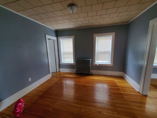 Foto del edificio - Large 4 Bedroom Single Family House Availa...