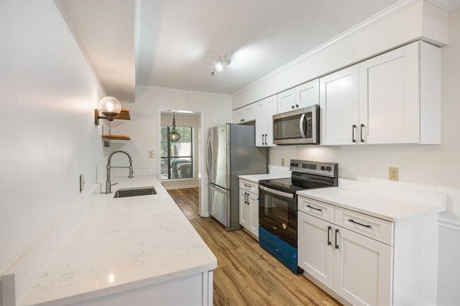 Foto del edificio - 3-Bedroom Townhouse in the Heart of Cary