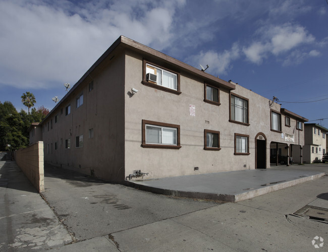 Primary Photo - 13135 Vanowen St