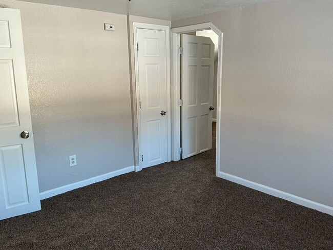 Building Photo - 3 Bedroom Single Family Home