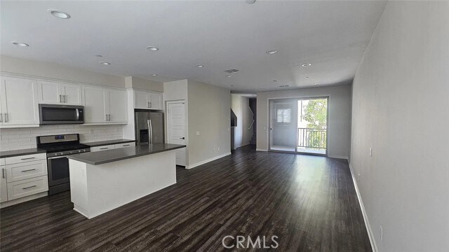 Building Photo - 207 Magnet
