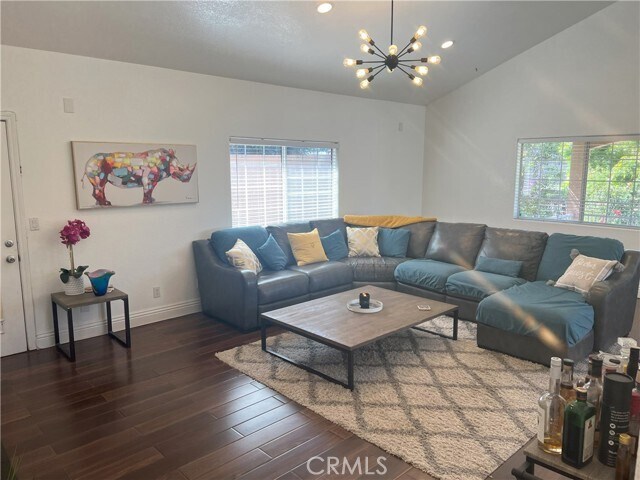 Foto del edificio - 657 W 1st St