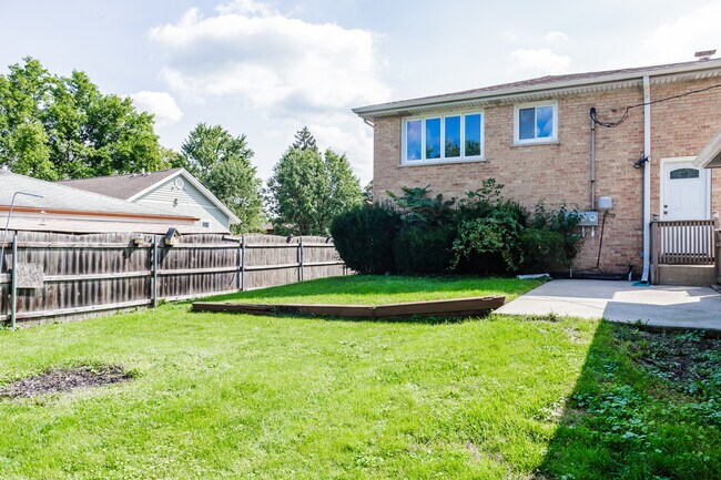 Foto del edificio - 7840 Cronin Ave