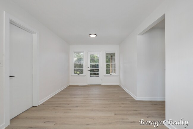 Building Photo - 2635 Fuller Ave NE