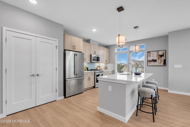 Building Photo - 120 Monmouth St