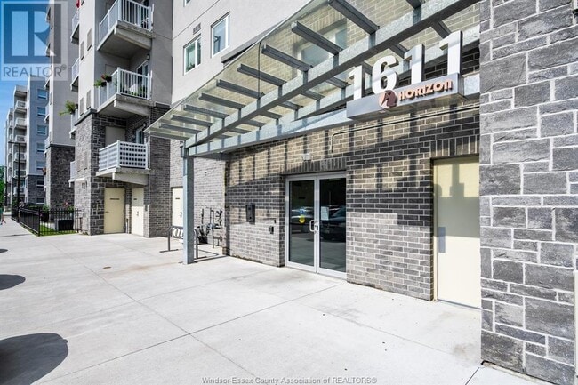 Building Photo - 1611 Banwell Rd