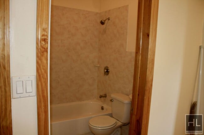 Building Photo - 2BR 2BA Brownstone On Clinton Hill Bedstuy Border
