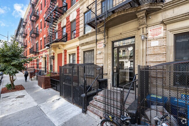 Building Photo - 558 W 151st St