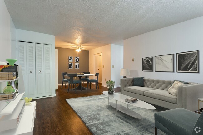 Building Photo - Highland Club Apartments