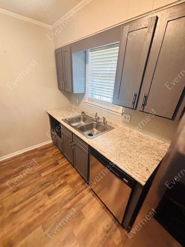 Building Photo - 225 Meadow Ln