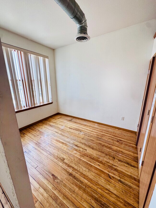 Foto del edificio - 448 N Main St