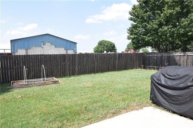 Building Photo - 310 Wildhorse Creek