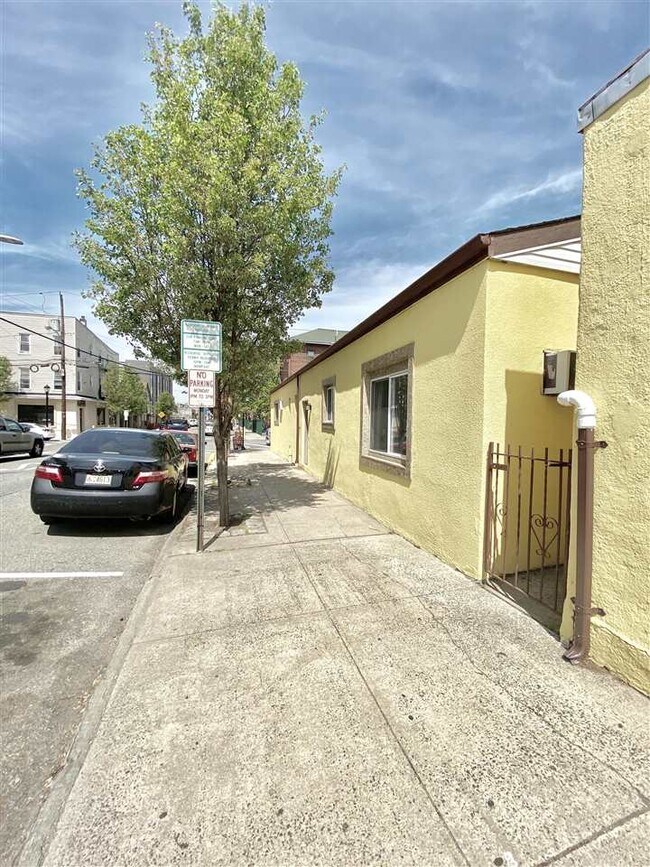 Foto del edificio - 300 Bergenline Ave