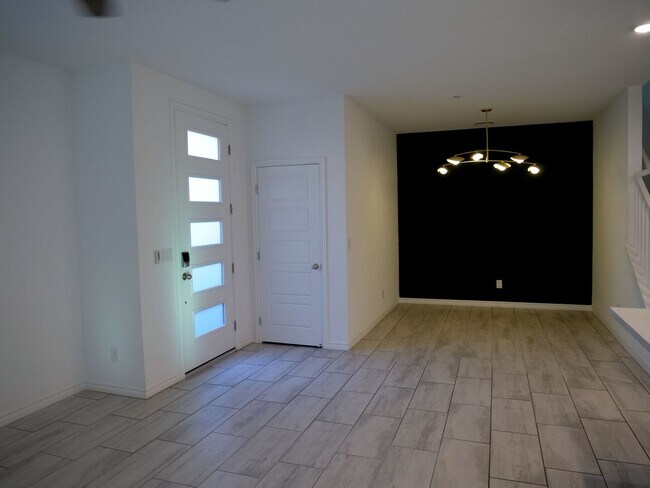 Building Photo - Modern 3BR Gated Townhome w/ 2-Car Garage