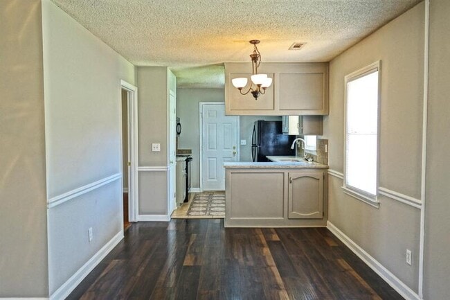 Building Photo - 242 Saddle Rock Ct