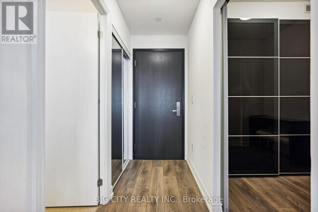 Building Photo - 50 Forest Manor Rd