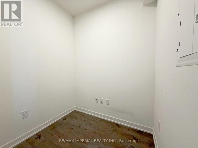 Building Photo - 20 Richardson St