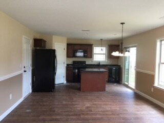 Foto del edificio - 386 Aniken Cir