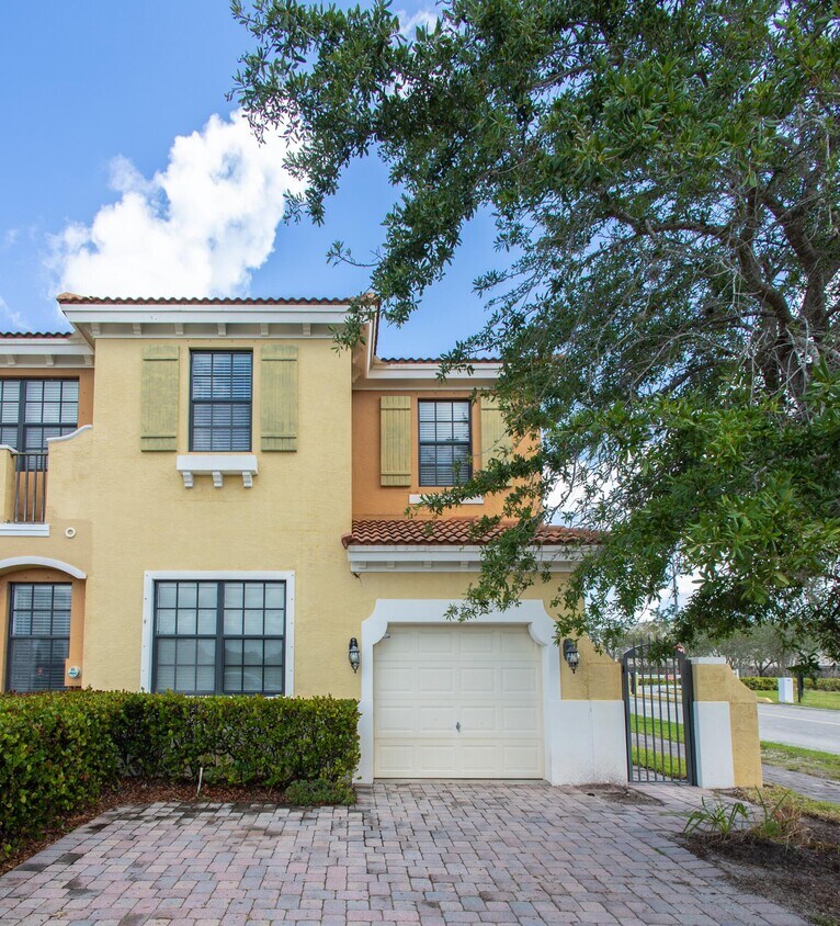 1837 SW Via Rossa, Port Saint Lucie, FL 34953 Townhome Rentals in