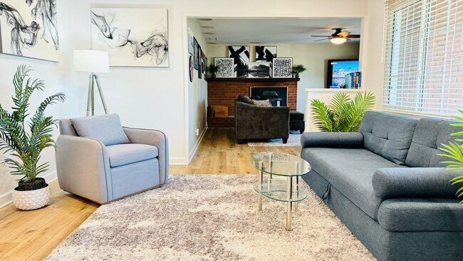 Foto del edificio - 9310 Galston Dr