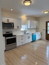 Building Photo - 204 E Plank Rd