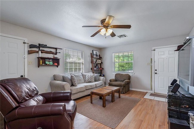 Building Photo - 17323 Cedar Rock Ct