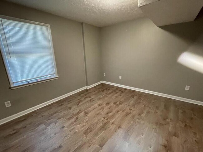 Foto del edificio - 1648 Foxhaven Dr
