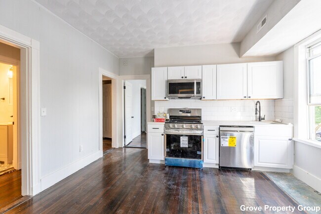 Building Photo - 205 L St