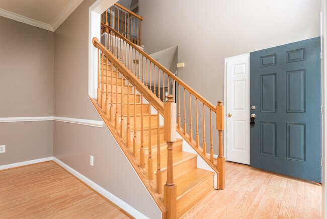 Front entry foyer - 15121 Toccoa Ct