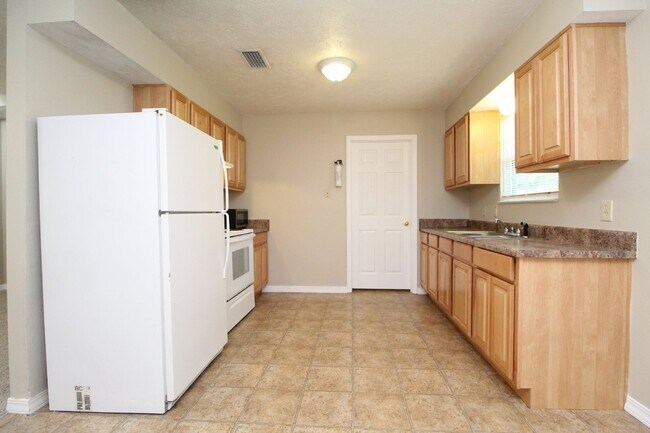 Building Photo - Updated 3/1 patio home in Milton