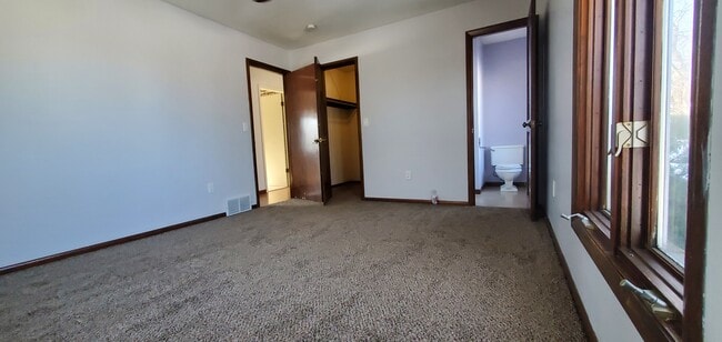 Dormitorio principal - 818 N Timberline Cir W