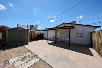 Building Photo - 1614 E Roma Ave