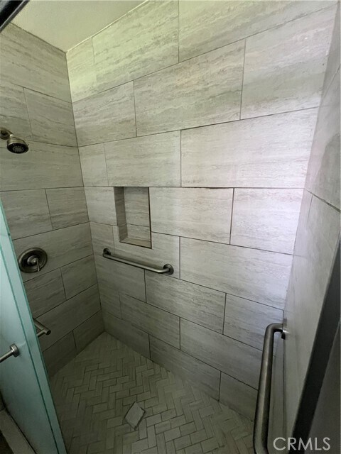 Foto del edificio - 150 E Lakeshore Dr