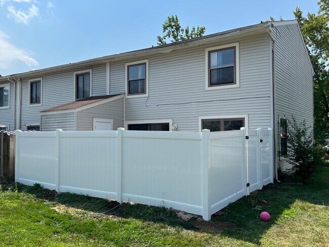 Foto del edificio - 246 Fir Tree Ct