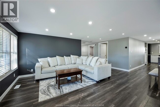 Building Photo - 183 Harvey St