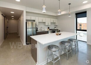 Building Photo - 315 5th St