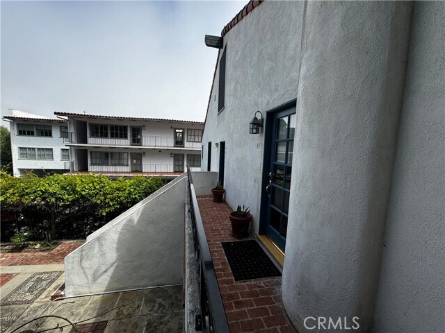 Building Photo - 435 Via Corta Via